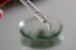 Wassertropfen an einer Pipette
