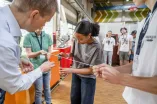 Schülerinnen und Schüler simulieren und experimentieren